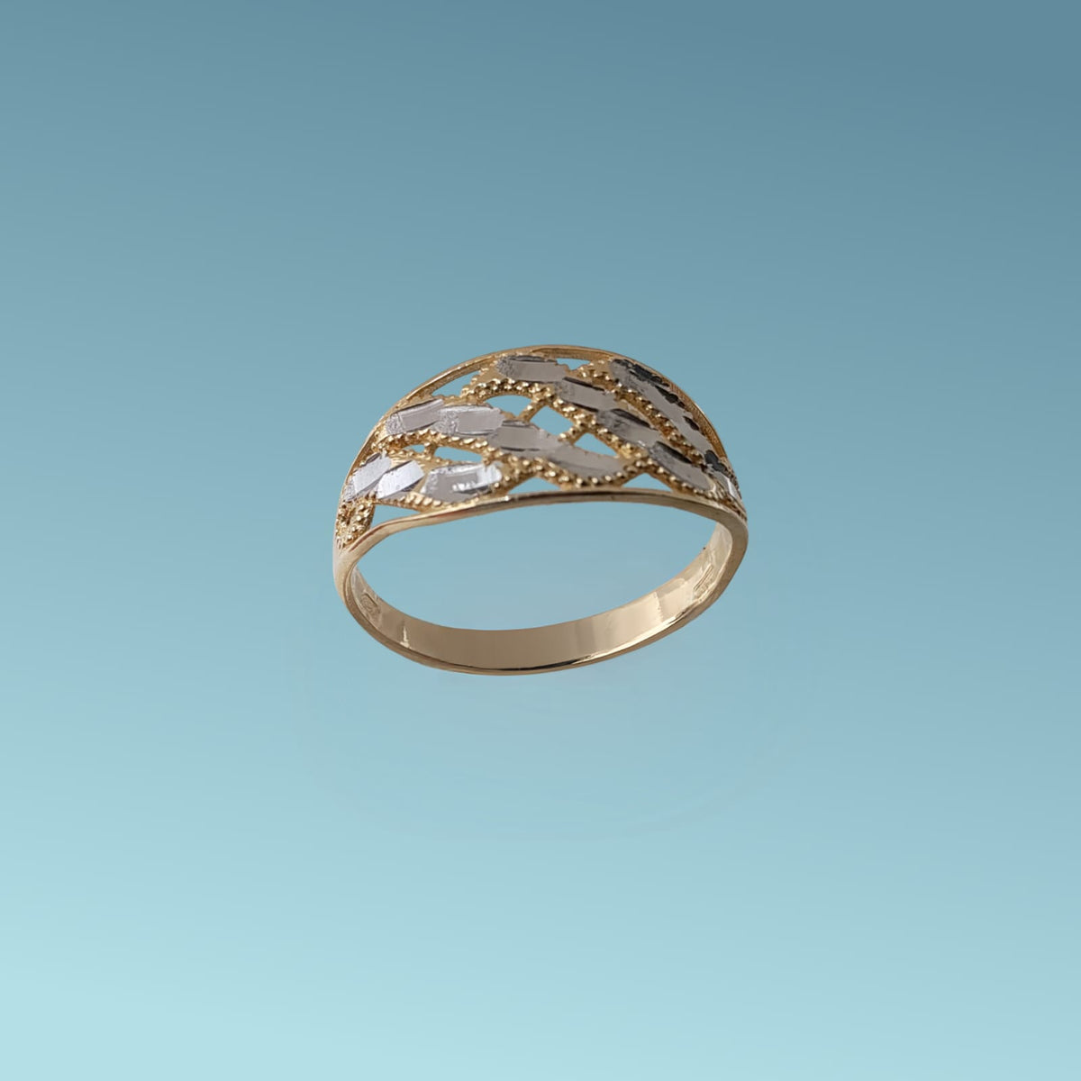 anello in oro giallo 18kt con lacorazione diamantata in oro bianco 18kt