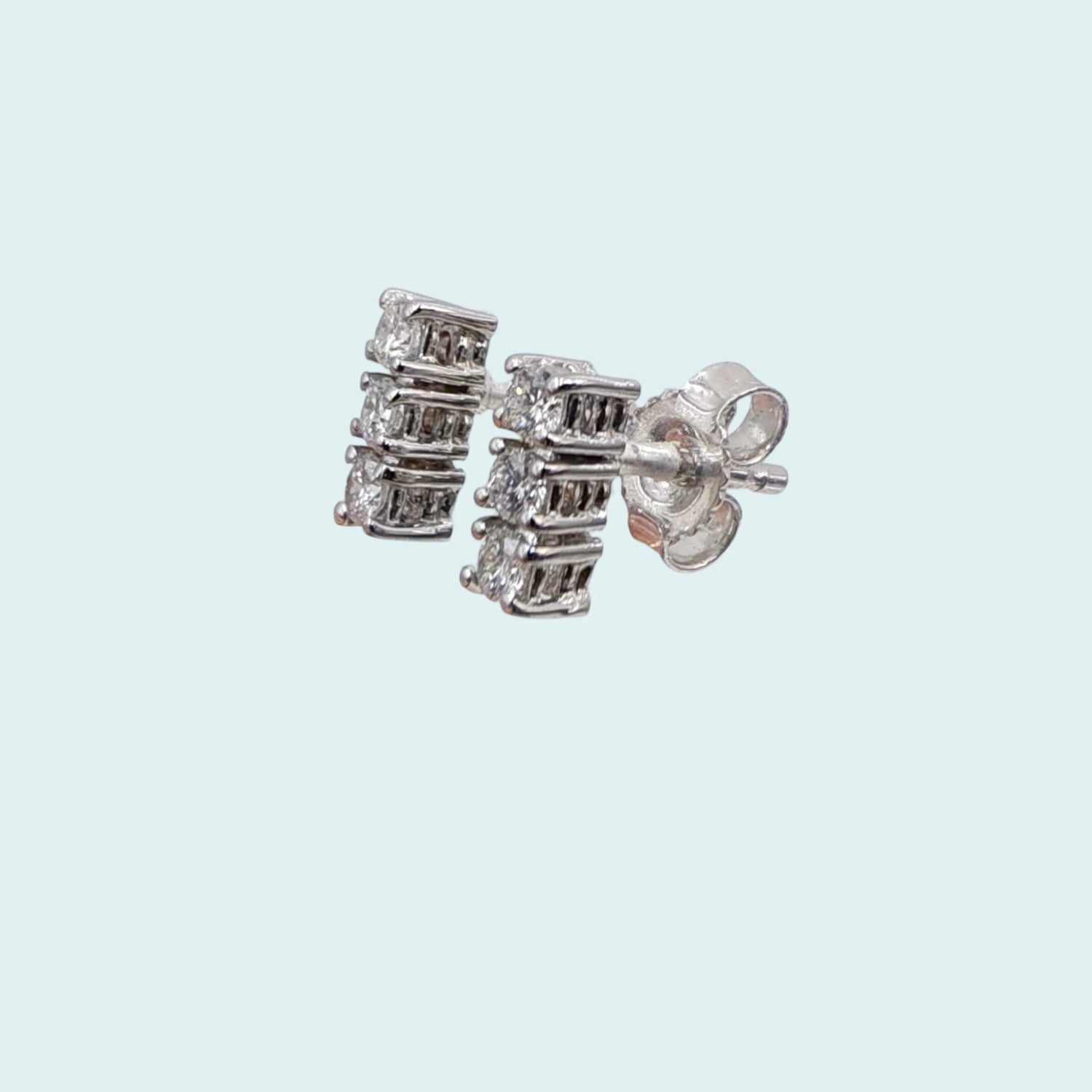 Classici orecchini di diamanti in oro bianco, vari e carature disponibili