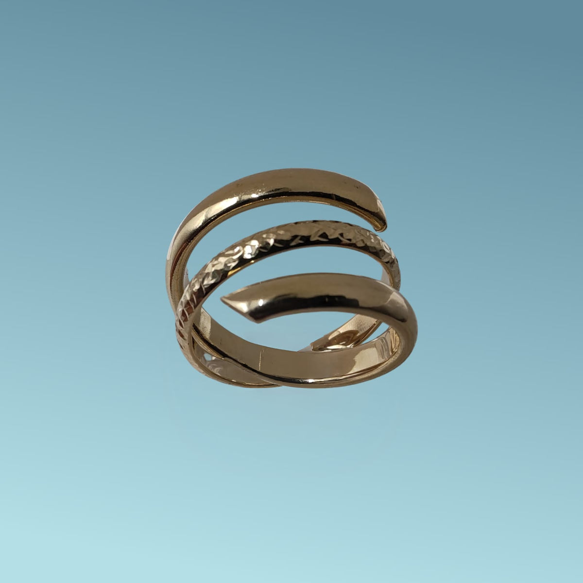 anello in oro giallo 18kt tre fili che si intrecciano tipo serpente