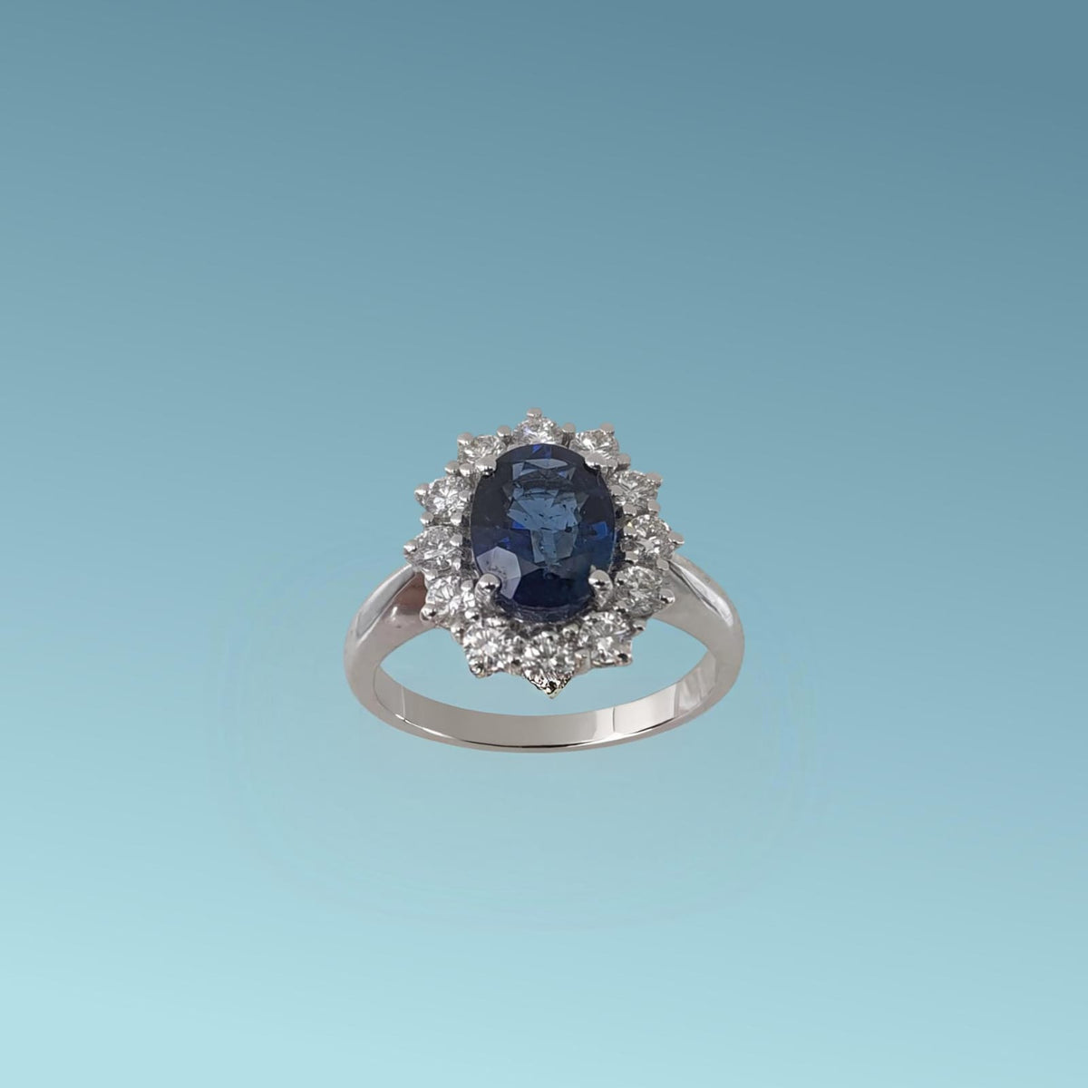 anello in oro bianco 18kt di meteore gioielli con zaffiro naturale ct 2.27 e contorno di diamanti naturali taglio brillante ct 0.66 g/vs
