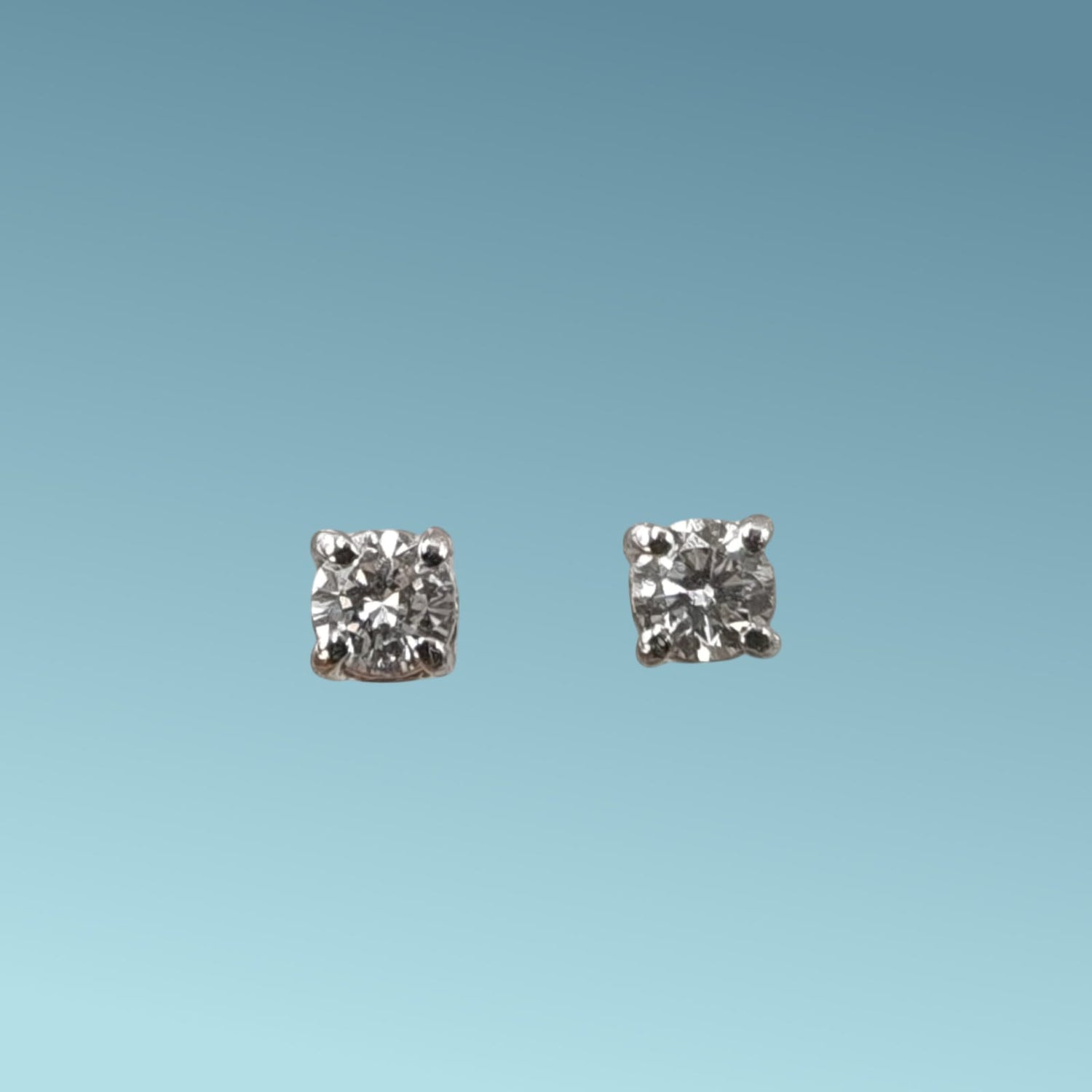 Orecchini punto luce in oro bianco 18kt di Meteore Gioielli con diamanti di laboratorio "Lab Grown" ct 0.23 D/VSl.