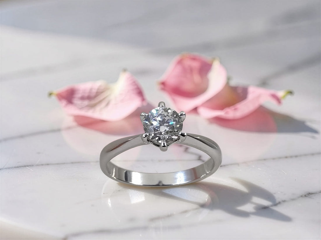 Anello solitario in oro 18 carati con diamante certificato IGI, perfetto come regalo di fidanzamento, matrimonio, anniversario