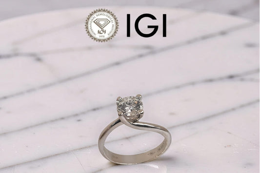 anello di fidanzamento con diamante certificato IGI