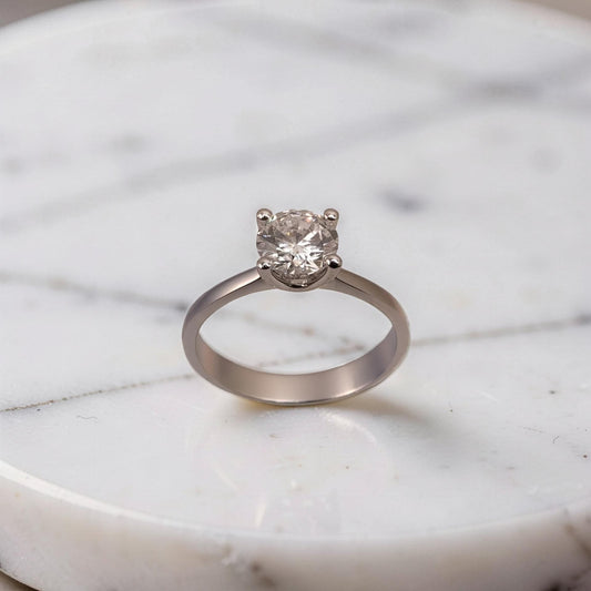 Anello solitario in oro bianco 18 kt con diamante di laboratorio da 1 carato