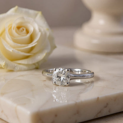 Anello Solitario in oro bianco 18kt di Meteore Gioielli con diamante naturale taglio brillante 0.70ct D/VVS2 Certificato  GIA e incisione laser sulla cintura