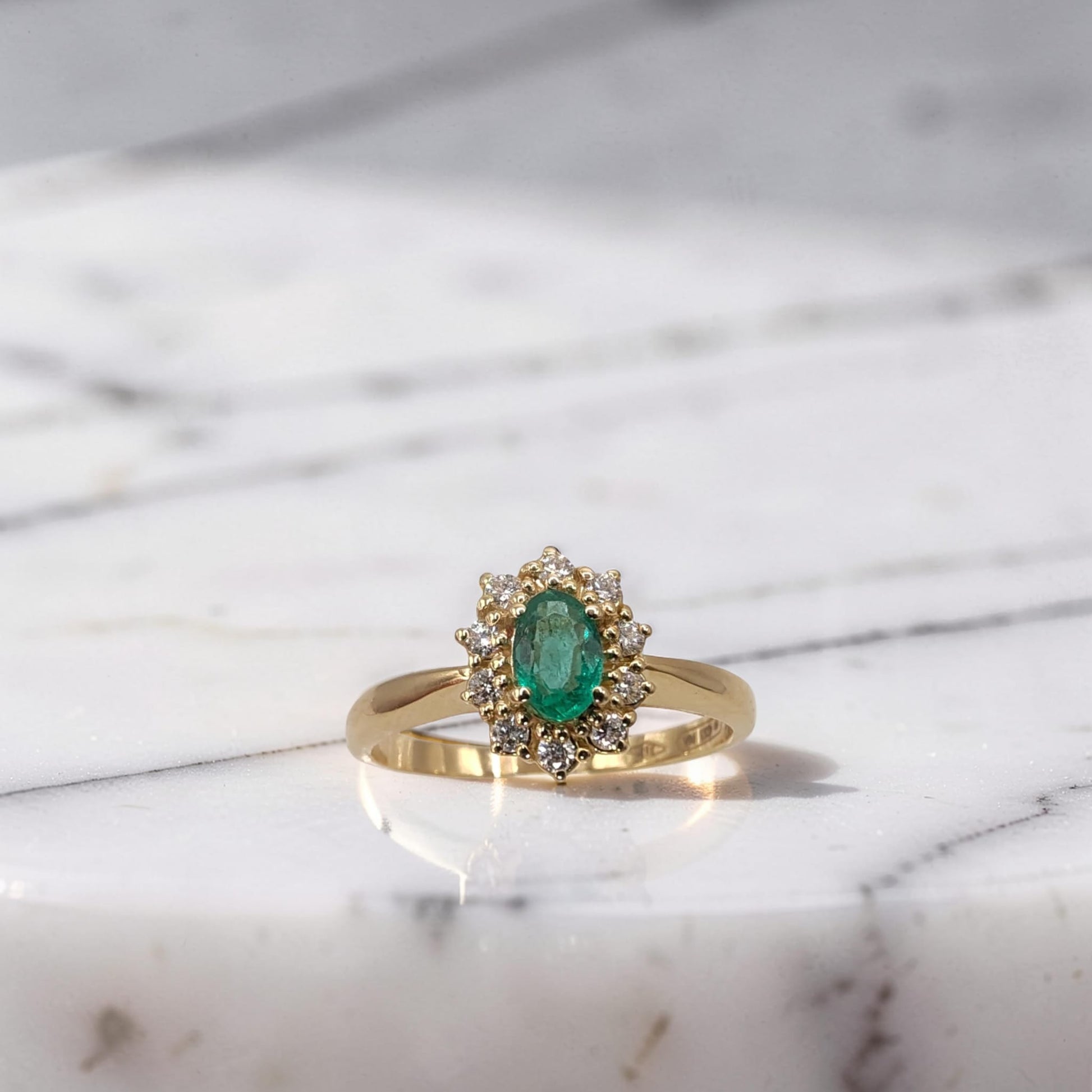 Gioiello elegante con smeraldo e diamanti naturali firmato Meteore Gioielli