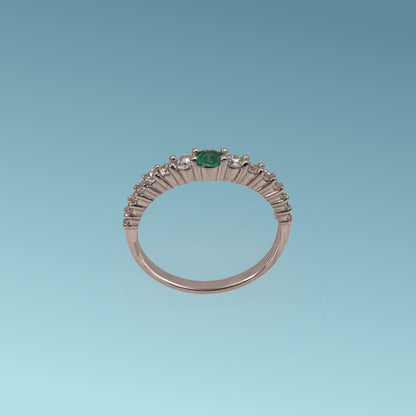 anello veretta in oro bianco 18kt di Meteore Gioielli con smeraldo centrale e diamanti naturali taglio brillante ai lati su 3/4 del gambo di 0.37ct 