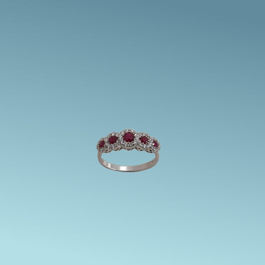 Anello in oro Bianco 18kt di Meteore Gioielli con rubini naturali a scalare taglio brillante ct 0.54 e diamanti naturali taglio brillante ct 0.35 G/VS. 