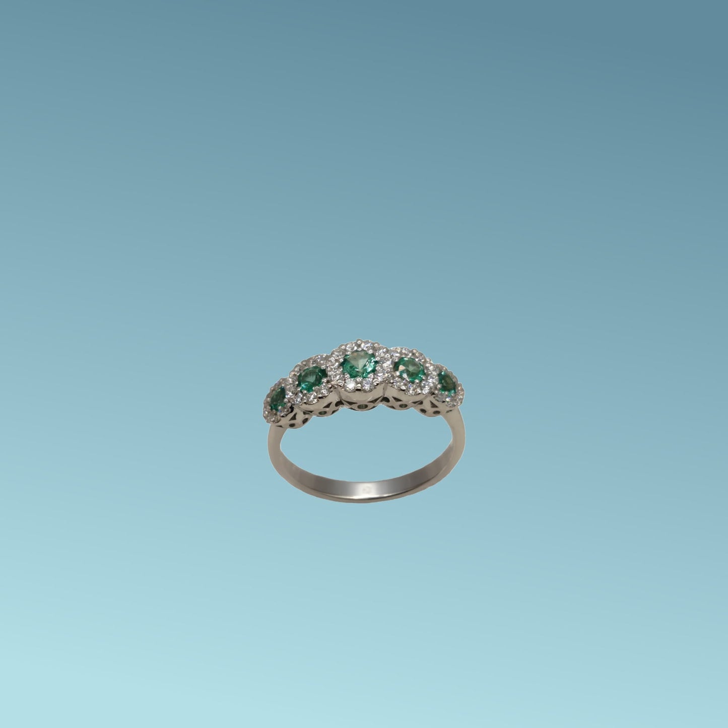 anello in oro bianco 18kt di meteore gioielli con smeraldi naturali a scalare taglio brillante ct 0.40 e diamanti naturali taglio brillante ct 0.36 g/vs.