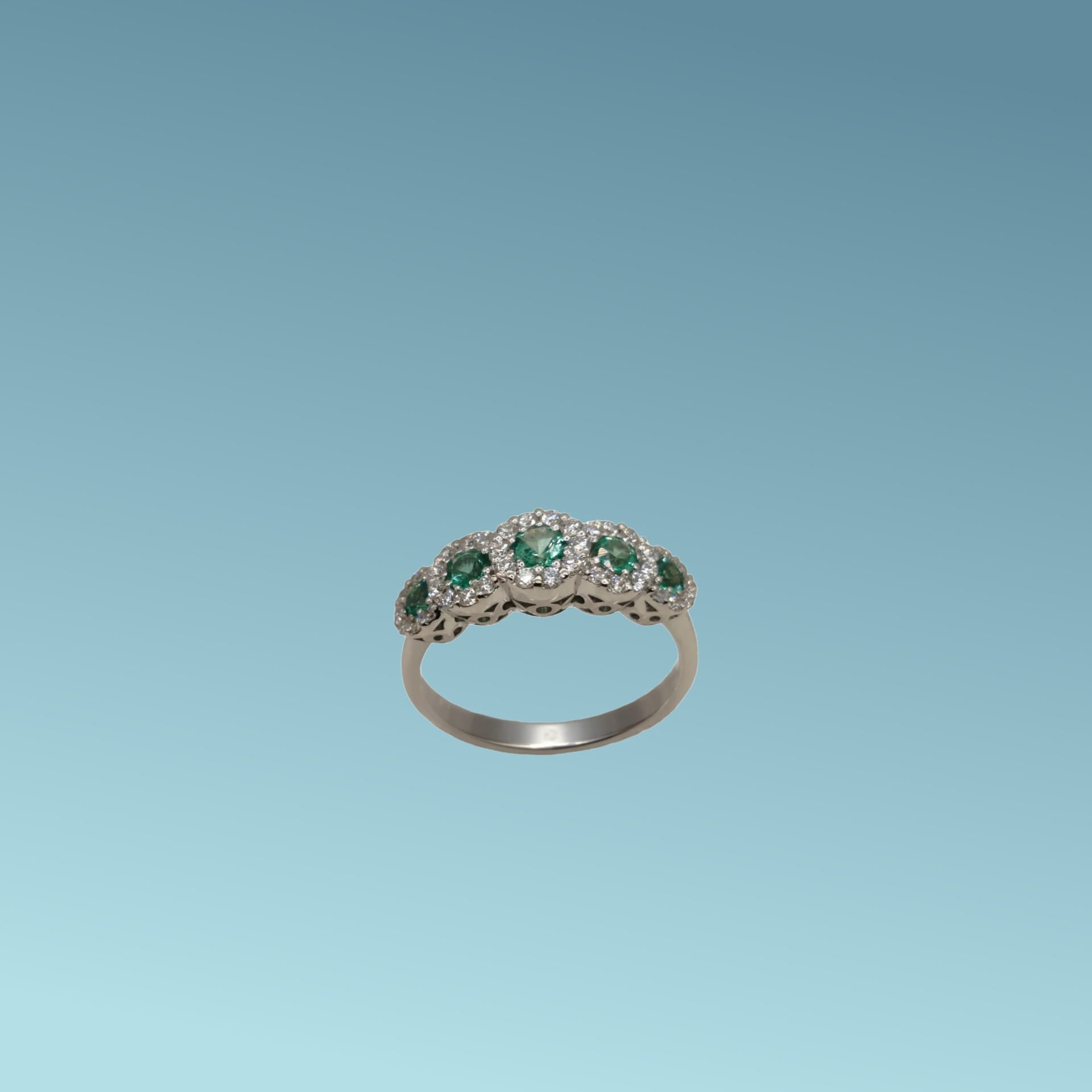 Anello in oro Bianco 18kt di Meteore Gioielli con smeraldi naturali a scalare taglio brillante ct 0.40 e diamanti naturali taglio brillante ct 0.36 G/VS.