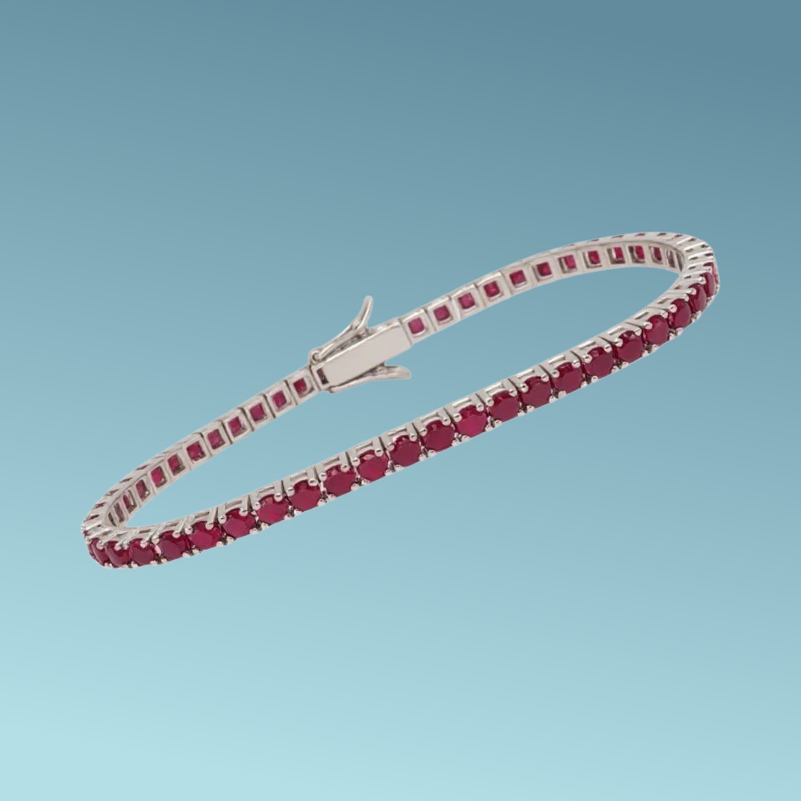 Bracciale tennis in oro bianco 18kt da cm 18 di Meteore Gioielli con rubini naturali taglio brillante di 4.58 ct incassati su una montatura a filo diritto
