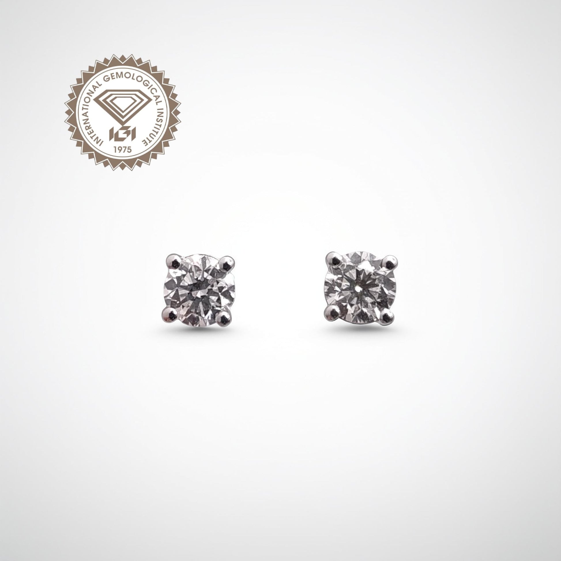 orecchini punto luce in oro bianco 18kt di Meteore gioielli presentano due diamanti naturali taglio brillante per un totale di 0.60 ct E/VS1 EX EX VG NONE