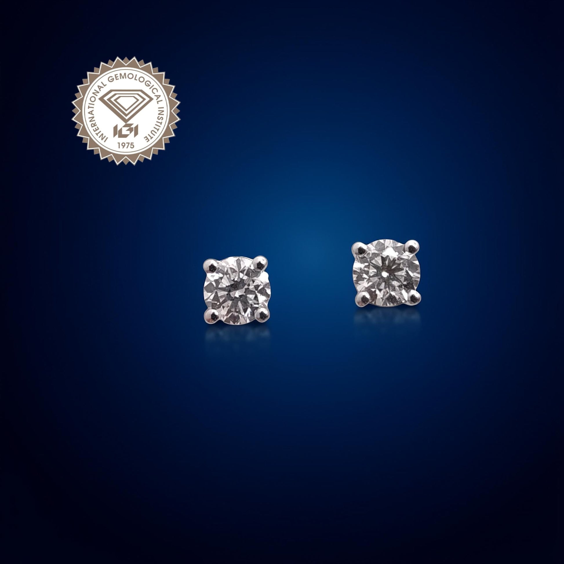 orecchini punto luce in oro bianco 18kt di Meteore gioielli presentano due diamanti naturali taglio brillante per un totale di 0.81 ct E/VS1 EX EX EX NONE