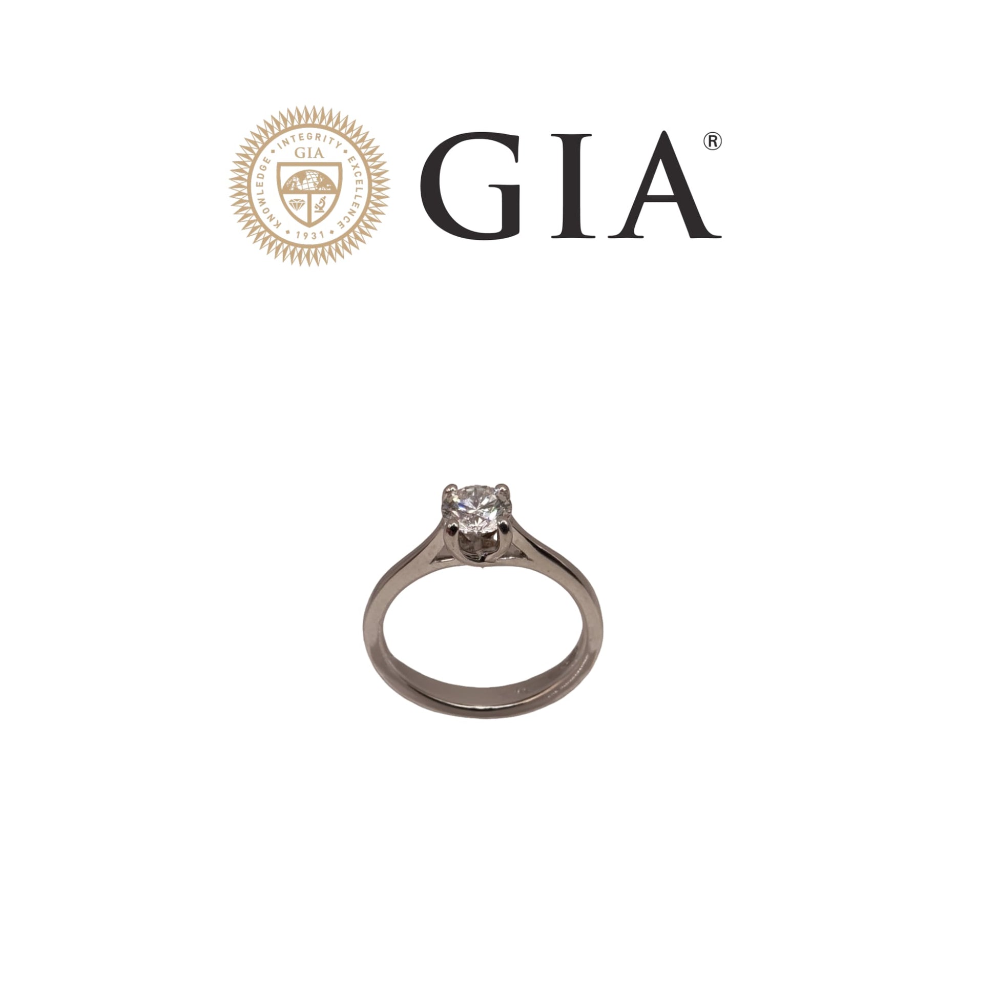 Vista frontale, Anello Solitario in oro bianco 18kt di Meteore Gioielli con diamante naturale taglio brillante 0.70ct D/VVS2 Certificato  GIA e incisione laser sulla cintura
