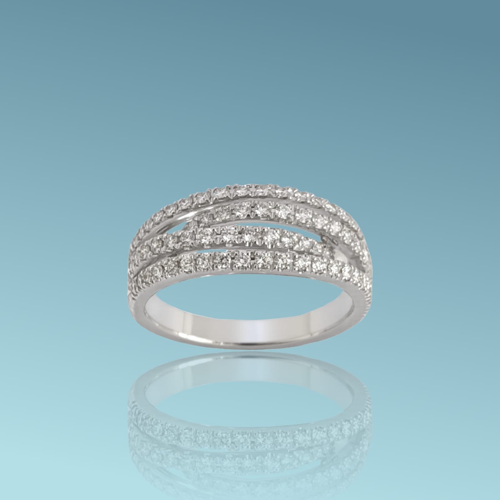 Anello pavè di Mirco Visconti è caratterizzato da una forma sinuosa con quattro file di diamanti naturali taglio brillante ct 0.37,con le due centrali che si incontrano al centro catturando e riflettendo ogni raggio di luce