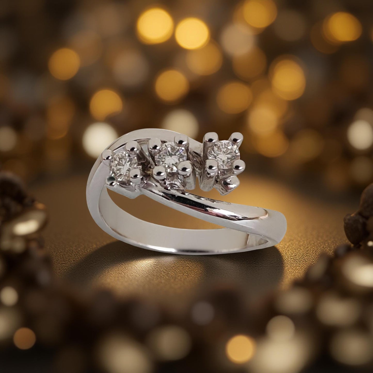 anello trilogy in oro 18 carati di mirco visconti con diamanti per complessivi 0.31 carati, f color vs.