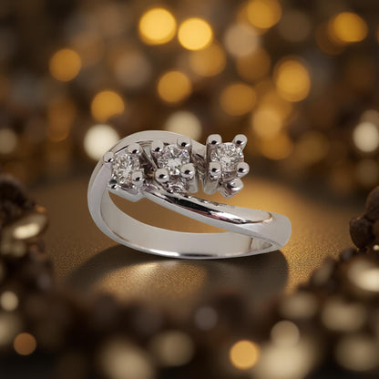 Anello trilogy in oro 18 carati di Mirco Visconti con diamanti per complessivi 0.31 carati, F color Vs.