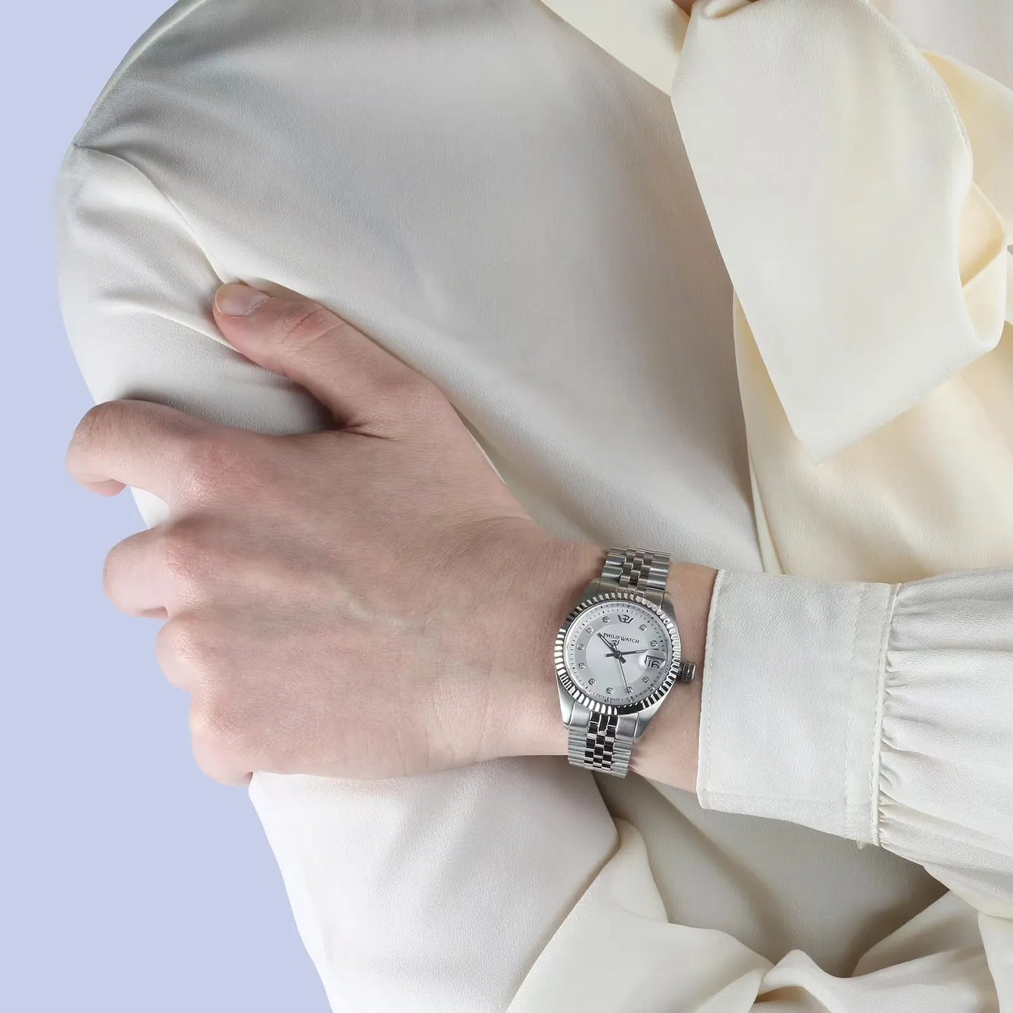 orologio donna philip watch caribe al quarzo con quadrante silver 31 mm e indici con diamanti. lunetta zigrinata. fondello e corona a vite. vetro zaffiro.