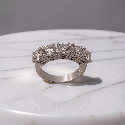 Dettaglio diamanti naturali taglio brillante veretta oro bianco 18kt 2,50 ct D VS1 certificati IGI Meteore Gioielli