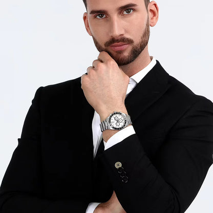 Orologio da uomo Philip Whatch con movimento al quarzo RONDA 5040 e funzione di cronografo con data.
Cassa in acciaio inox dal diametro di 42 mm. Lunetta con inserto in alluminio nero