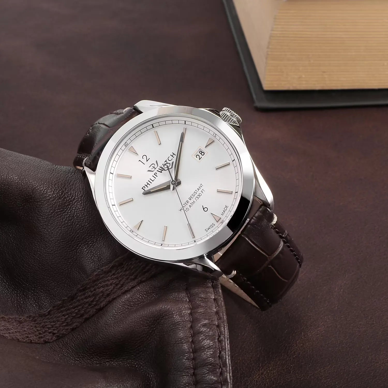 Orologio da uomo con movimento al quarzo e funzioni di solo tempo con data. Cassa in acciaio inox dal diametro di 41 mm. 