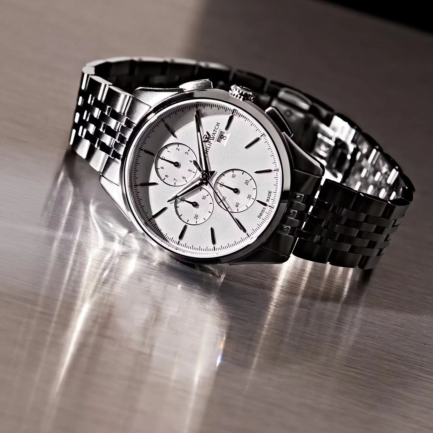 orologio da uomo con movimento al quarzo ronda 3540 e funzioni di cronografo con data.
cassa in acciaio inox dal diametro di 41 mm. fondello a vite.