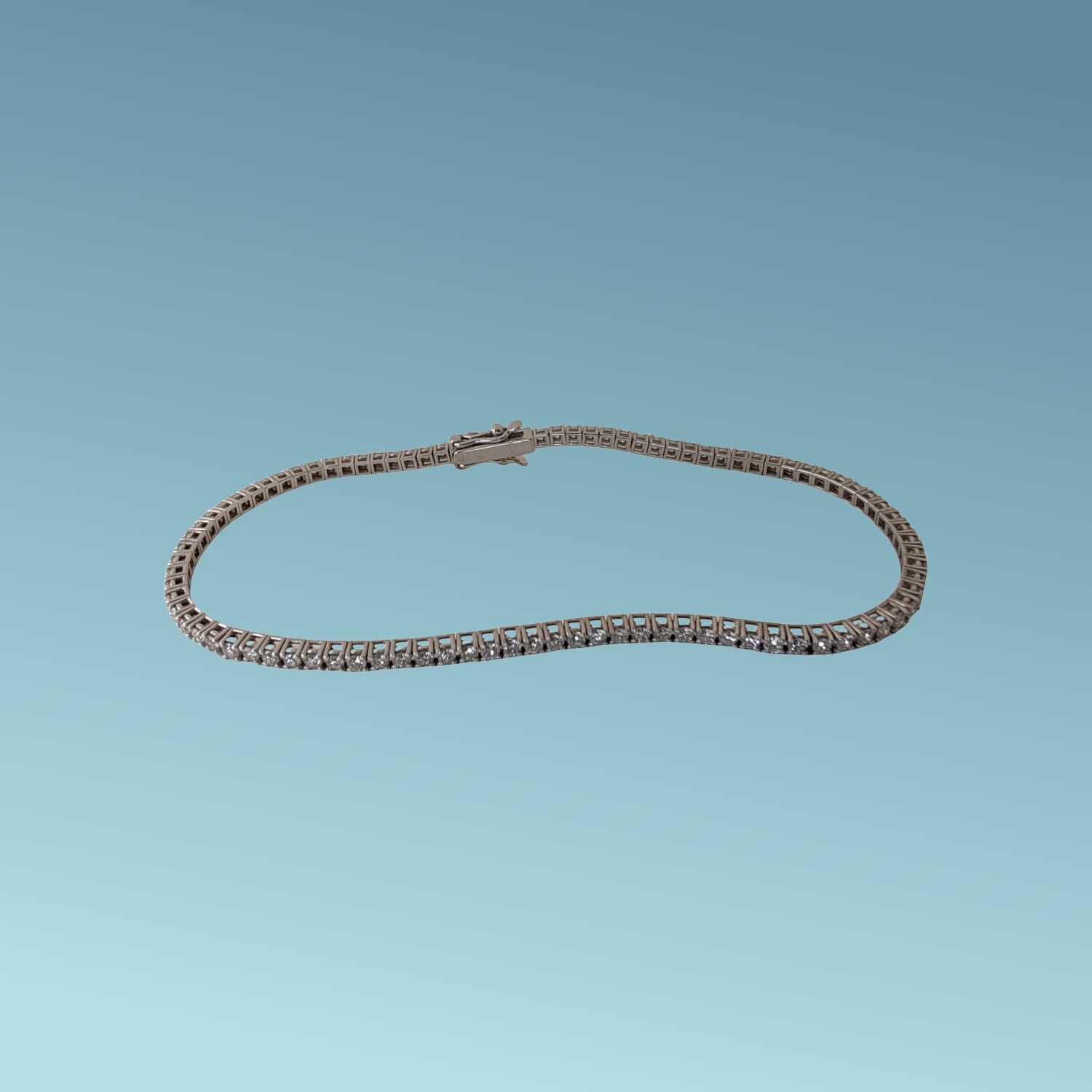 Bracciale tennis in oro bianco 18kt di Meteore Gioielli con diamanti naturali taglio brillante ct 1.71 G/VS, incassati su castoni a griffes su base quadra