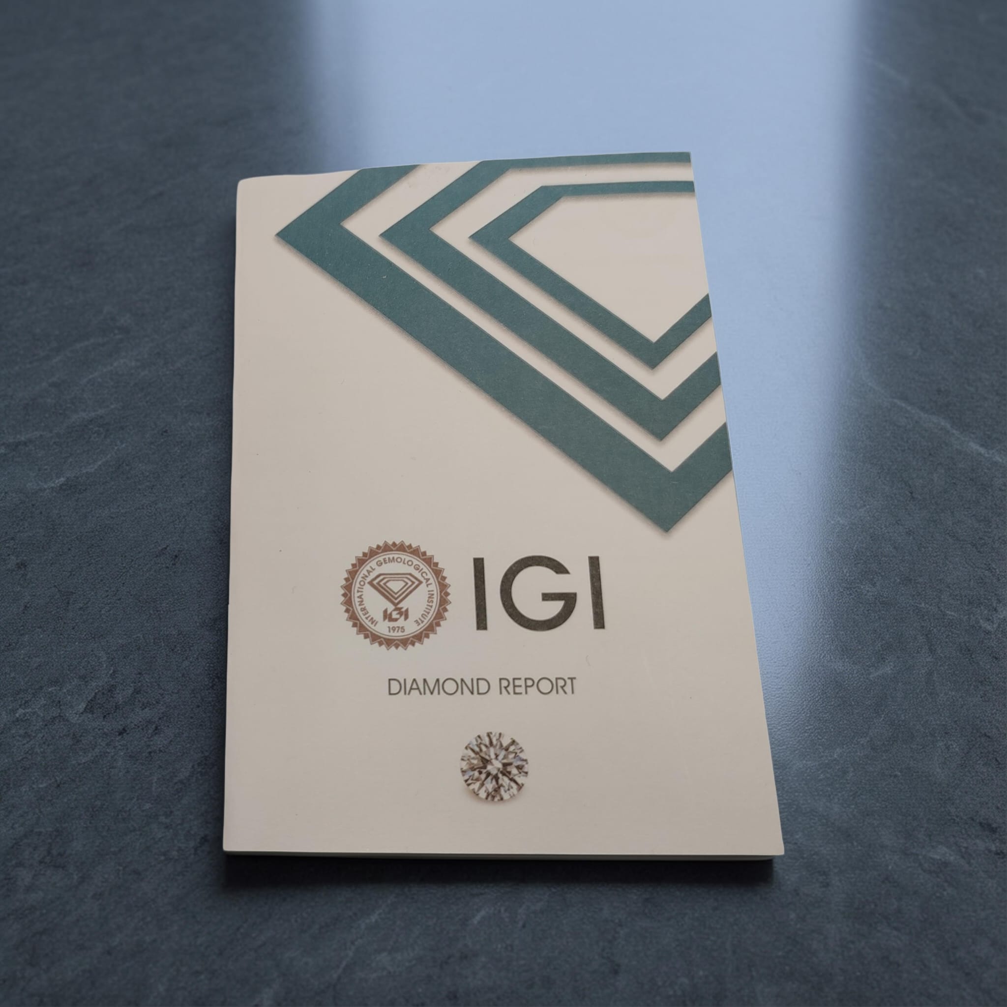 Certificato IGI in cui vengono descritte le specifiche del Diamante naturale