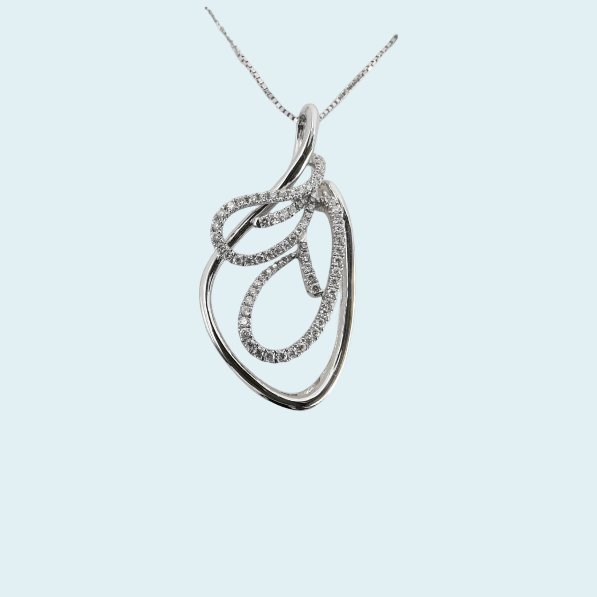 Il girocollo in oro bianco 18kt di Meteore Gioielli è un vero capolavoro di eleganza! Il pendente a forma di goccia stilizzata aggiunge raffinatezza al gioiello