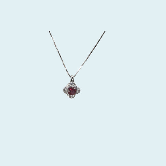 Collana in oro bianco18kt cm 45 di Meteore Gioielli con Rubino tondo naturale taglio brillante con contorno di pavé di diamanti.
