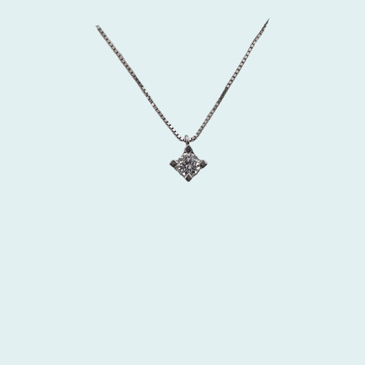 Collana punto luce in oro 18 carati con diamante montato a rombo