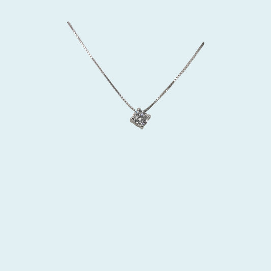 Collana con punto luce passante in oro 18 carati. il diamante è di 0.20 carati g color if