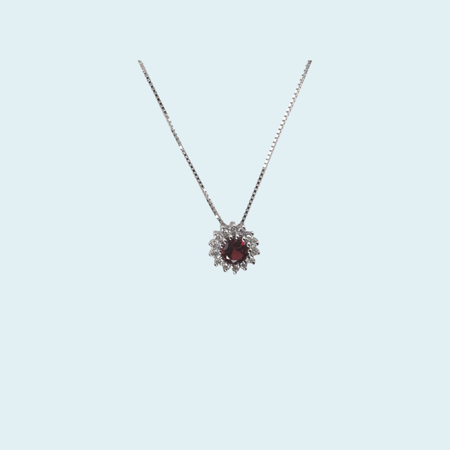 collana in oro bianco 18kt cm 45 di meteore gioielli con rubino tondo naturale taglio brillante e coroncina di diamanti naturali taglio brillante.