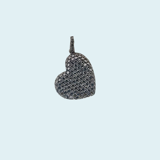 Cuore in oro bianco 18kt di Meteore Gioielli trattato con bagno galvanico di rodio nero con pavé di diamanti neri.