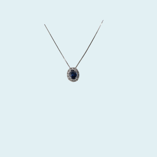 Girocollo in oro bianco 18kt cm 45 di Meteore Gioielli con Zaffiro naturale di forma ovale 3x4 mm e giro di diamanti naturali taglio brillante.