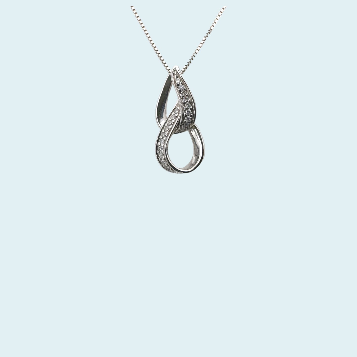 girocollo in oro bianco 18kt di meteore gioielli con pendente a forma di due gocce intrecciate con pavé di diamanti naturali taglio brillante g/vs.
