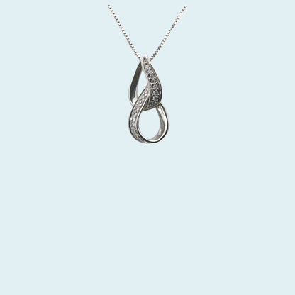 Girocollo in oro bianco 18kt di Meteore Gioielli con pendente a forma di due gocce intrecciate con pavé di diamanti naturali taglio brillante G/VS.