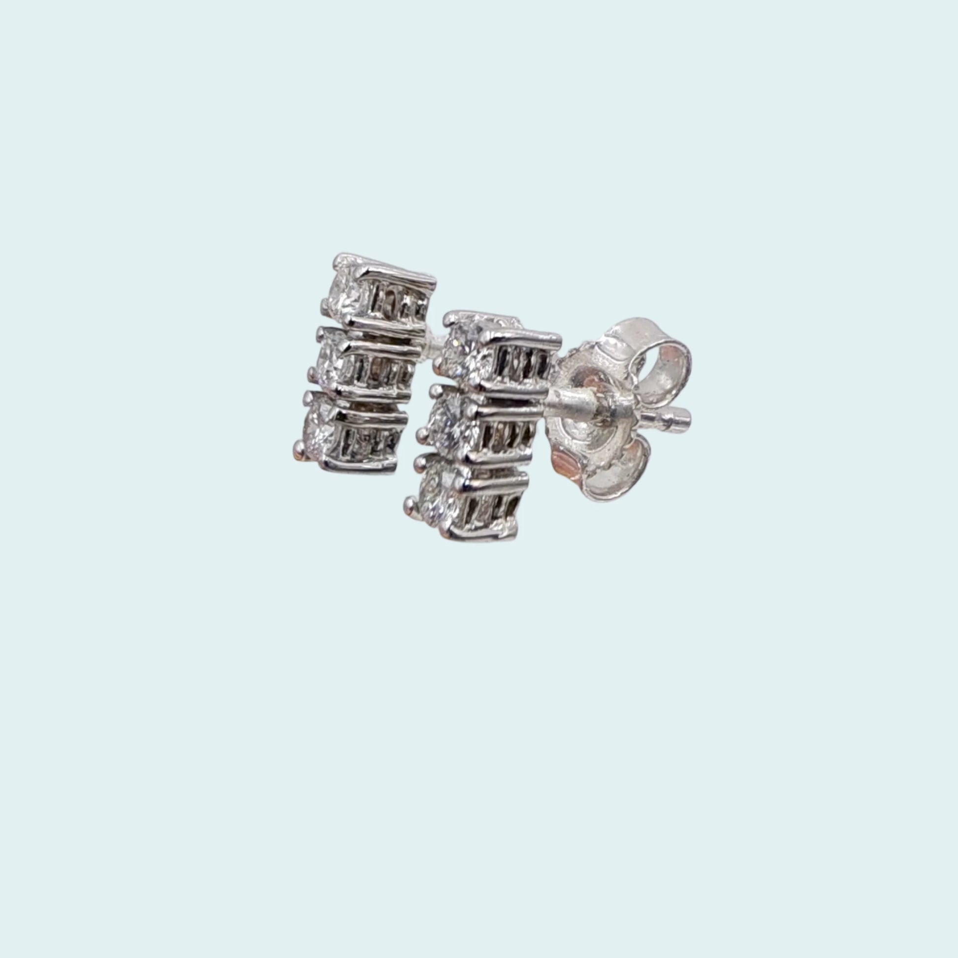Classici orecchini di diamanti in oro bianco, vari e carature disponibili