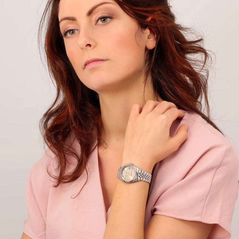 Orologio da donna swiss made con movimento al quarzo e funzioni di solo tempo con data.