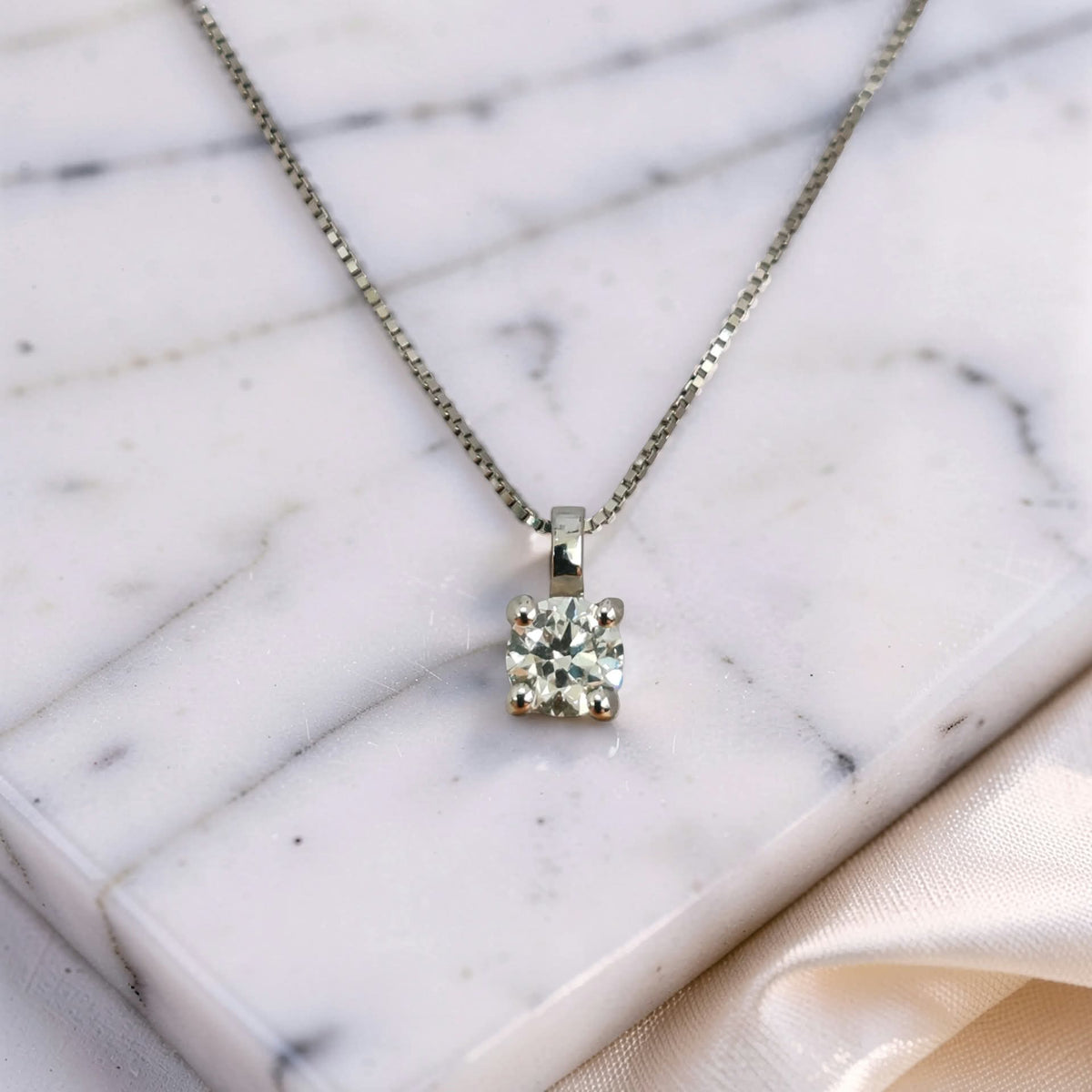 collana punto luce oro bianco 18kt diamante naturale 0,30 ct d/vs1  certificato igi