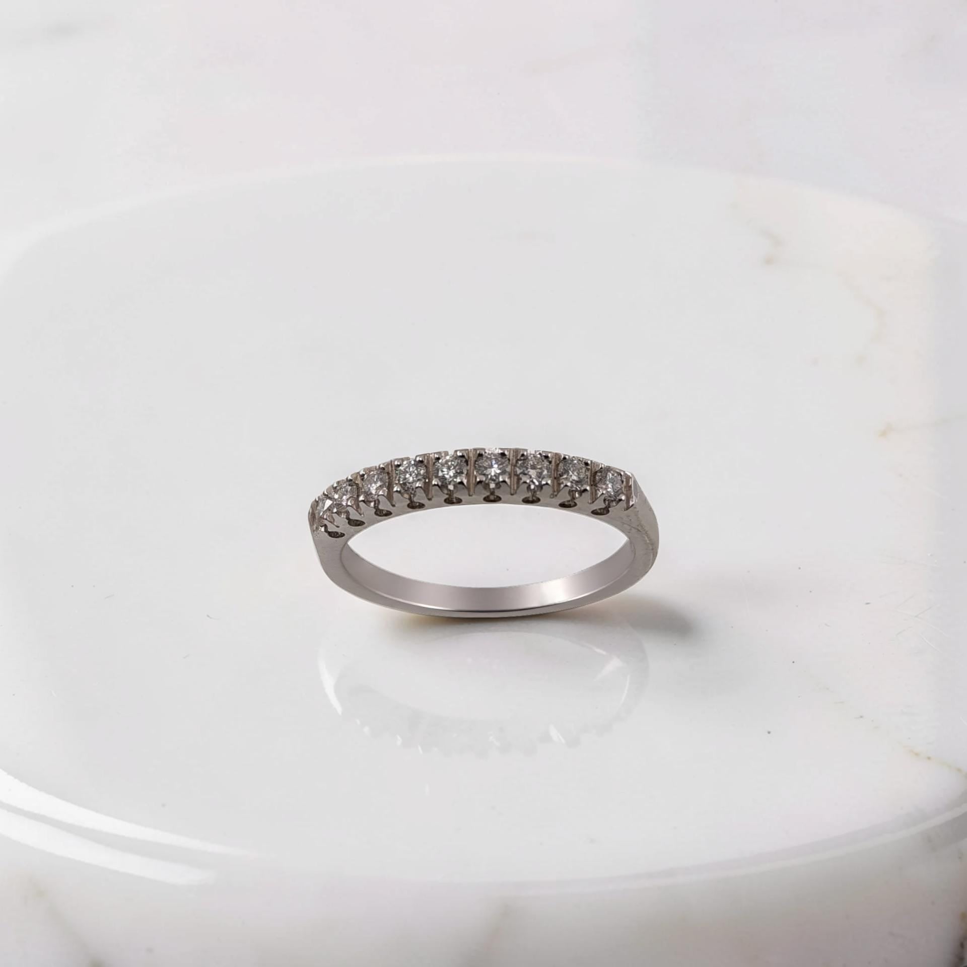 Anello veretta regalo prezioso per una donna raffinata