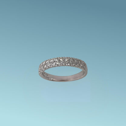 Anello Fascia Pavé in oro bianco 18kt di Meteore Gioielli presenta una doppia fila di diamanti naturali di 0.54 ct