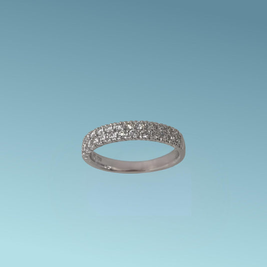 Anello Fascia Pavé in oro bianco 18kt di Meteore Gioielli presenta una doppia fila di diamanti naturali di 0.54 ct
