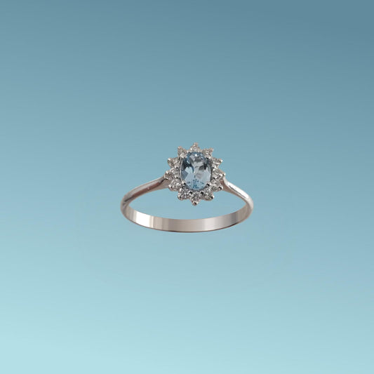 Anello in oro bianco 18kt di Meteore Gioielli con Acquamarina naturale taglio ovale ct 0.24 e giro di diamanti naturali taglio brillante ct 0.10.