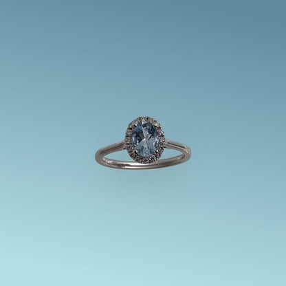 Anello in oro bianco 18kt di Meteore Gioielli con Acquamarina naturale ct 0.56 e giro di diamanti naturali taglio brillante ct 0.14 