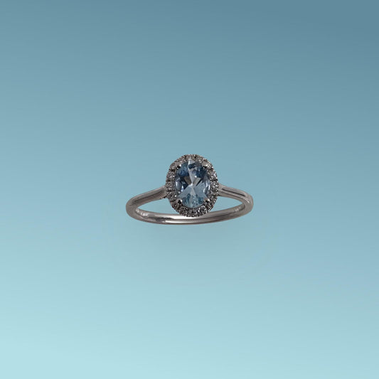Anello in oro bianco 18kt di Meteore Gioielli con Acquamarina naturale ct 0.56 e giro di diamanti naturali taglio brillante ct 0.14 