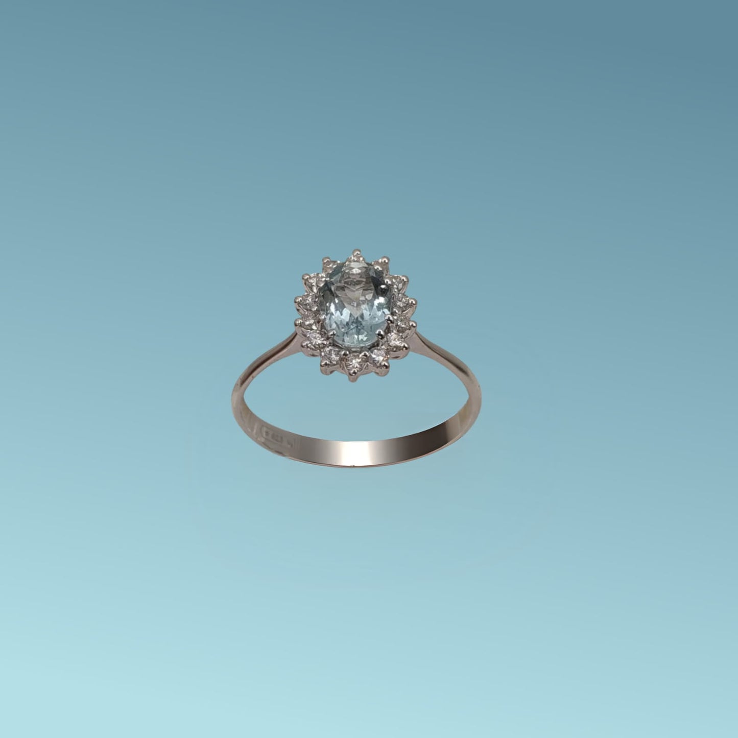 anello in oro bianco 18kt di meteore gioielli con acquamarina naturale taglio ovale ct 0.65 e giro di diamanti naturali taglio brillante ct 0.18