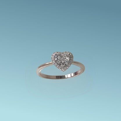 anello in oro bianco 18kt di Mirco Visconti con diamanti naturali taglio brillante incassati al centro a formare un cuore, contornato da diamanti naturali taglio brillante per un totale di 0.26 ct 