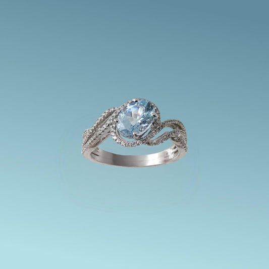 L'Anello con Acquamarina e diamanti di Meteore Gioielli in oro bianco 18kt è un gioiello dal design audace ed elegante con diamanti ct0.24 e Acquamarina ct 1.11 