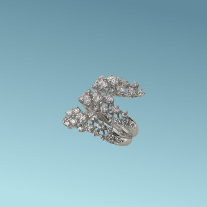 Anello della collezione Stellar di Meteore Gioielli è un trionfo di brillantezza e stile, progettato per esaltare la bellezza di chi lo indossa. Con 1,58 carati